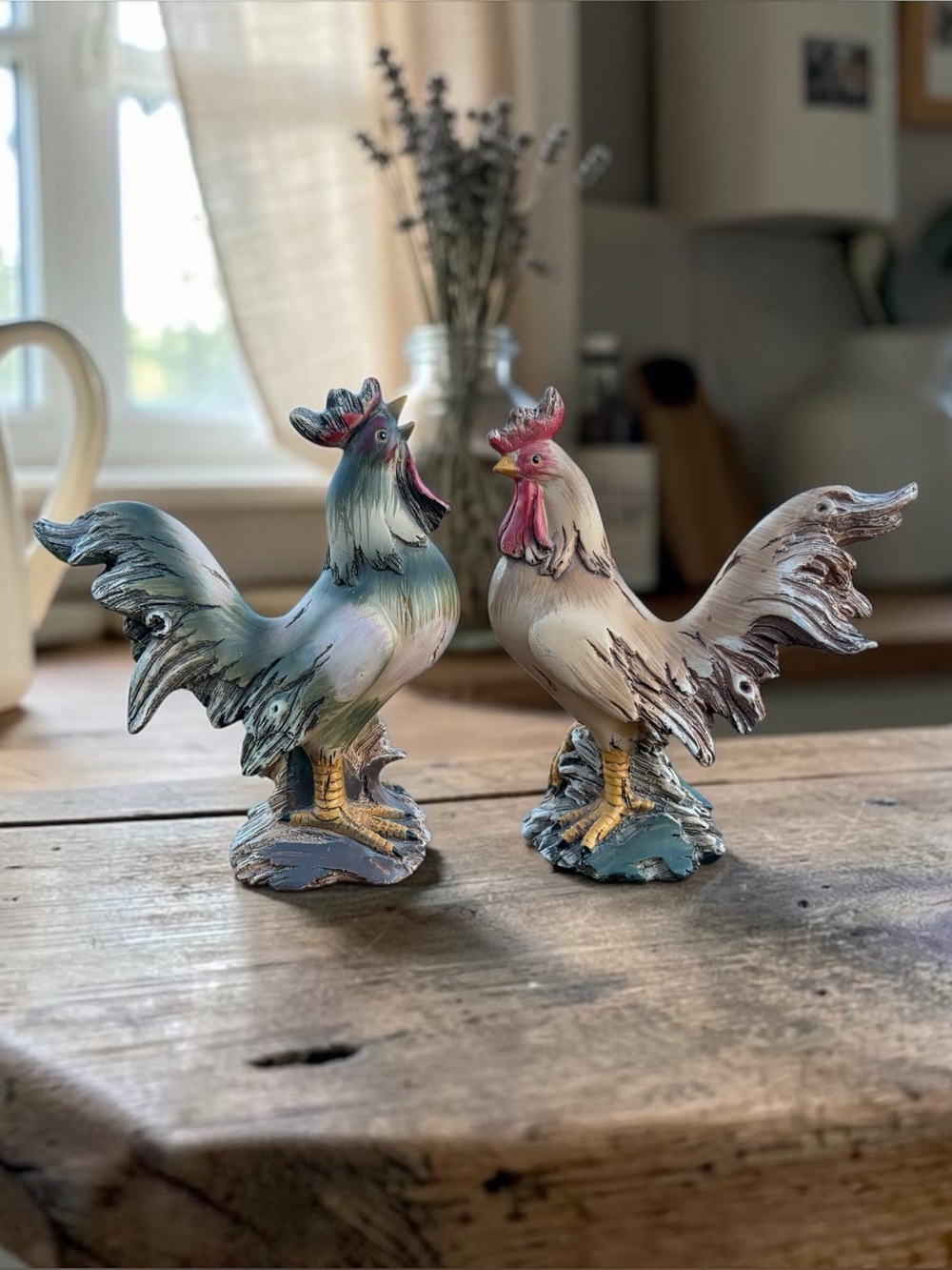 FARMHOUSE COUNTRY ROOSTER FIGURINE SET | FAUX CARVED WOOD LOOK | HAND-PAINTED DE